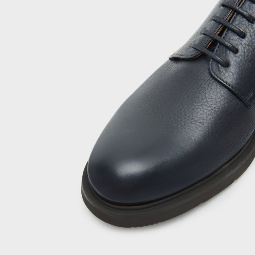 Zapatos de piel con suela resistente y acabado elegante para hombre