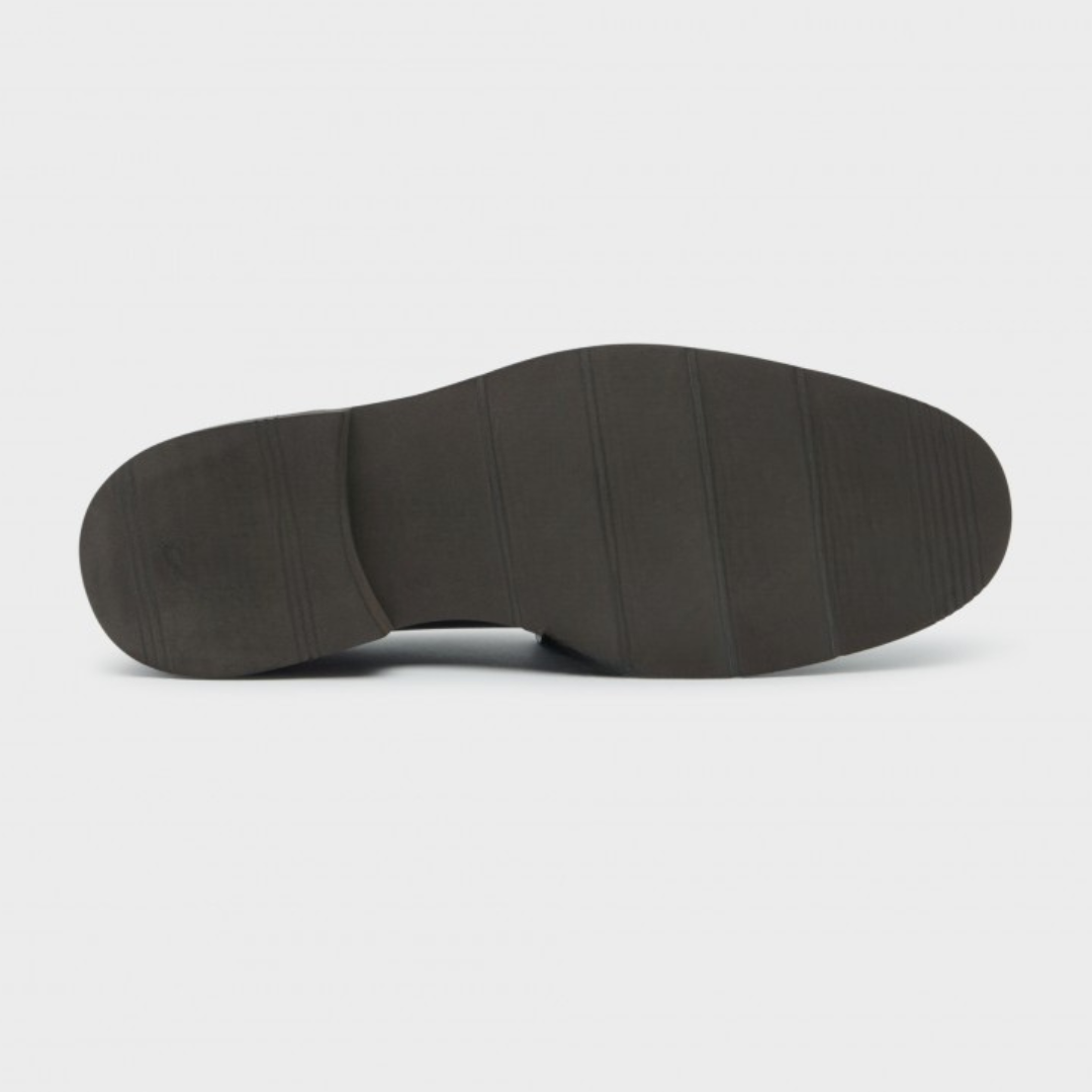 Zapatos de piel con suela resistente y acabado elegante para hombre