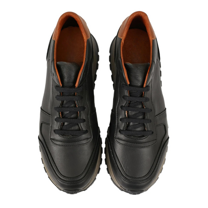 Zapatillas de hombre de cuero negro con detalles marrones